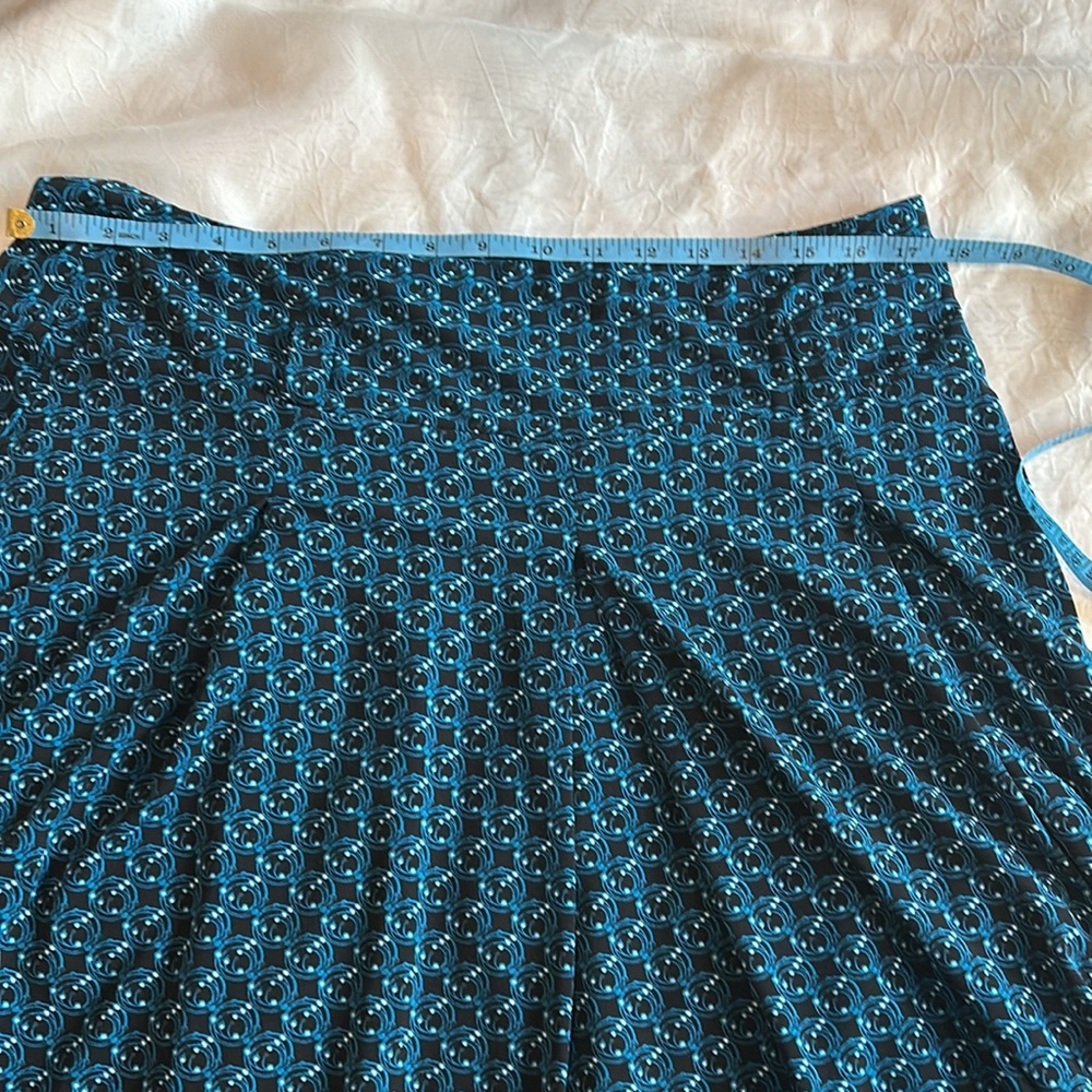 π3/$15π Elegant Blue Patterned Women's Skirt - Picture 3 of 5